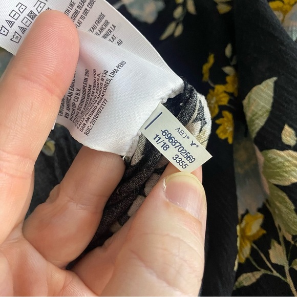 American Eagle Short Sleeve Wide Leg Jumpsuit Medium Black Yellow Blue Floral - Picture 11 of 13